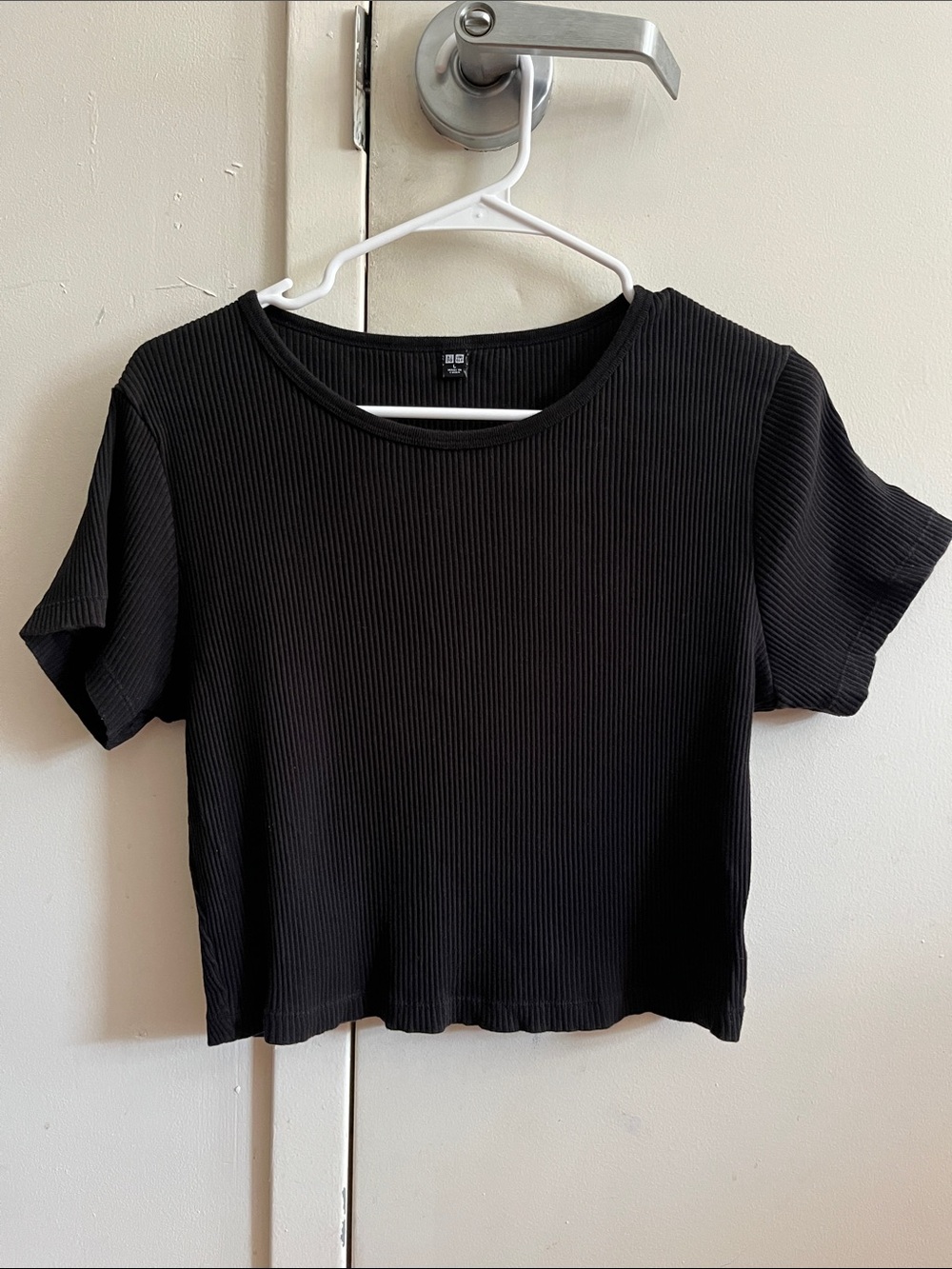 Uniqlo Classic Black Ribbed Short-Sleeve Crop Top
